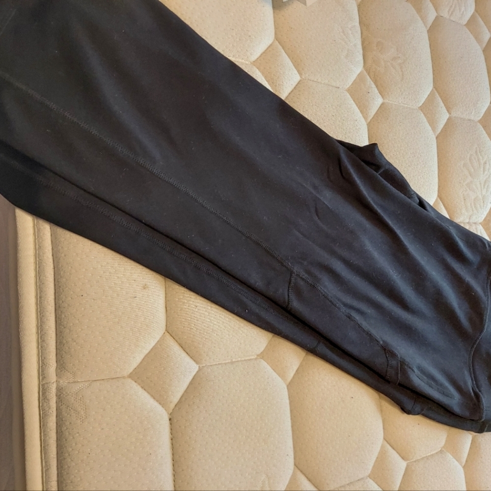 Torrid size 3 black active leggings Capri length